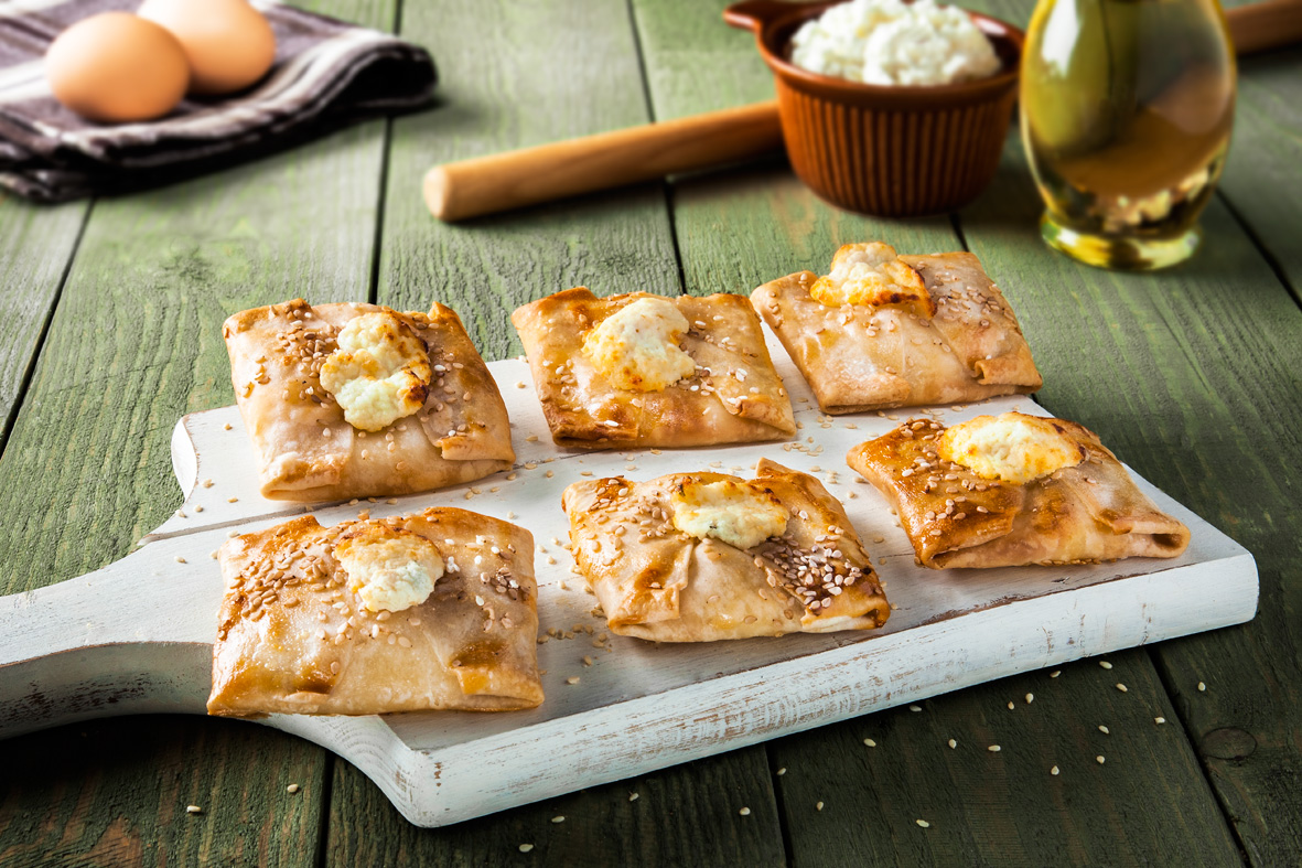 CRETAN TRADITIONAL CHEESE PIES