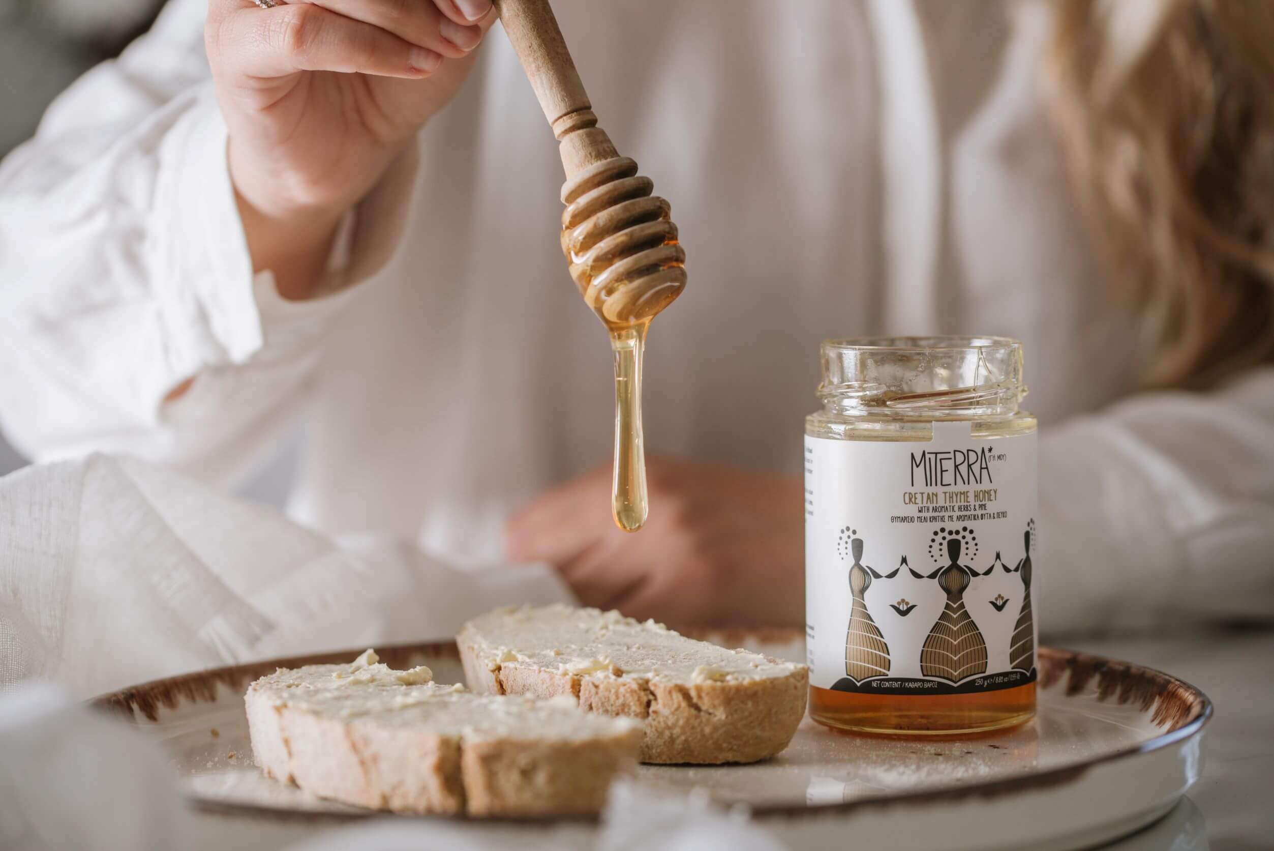 Θυμαρίσιο μέλι με αρωματικά βότανα και πεύκο ''MITERRA - ΓΗ ΜΟΥ''