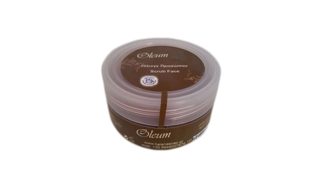 Face scrub with olive oil and chocolate