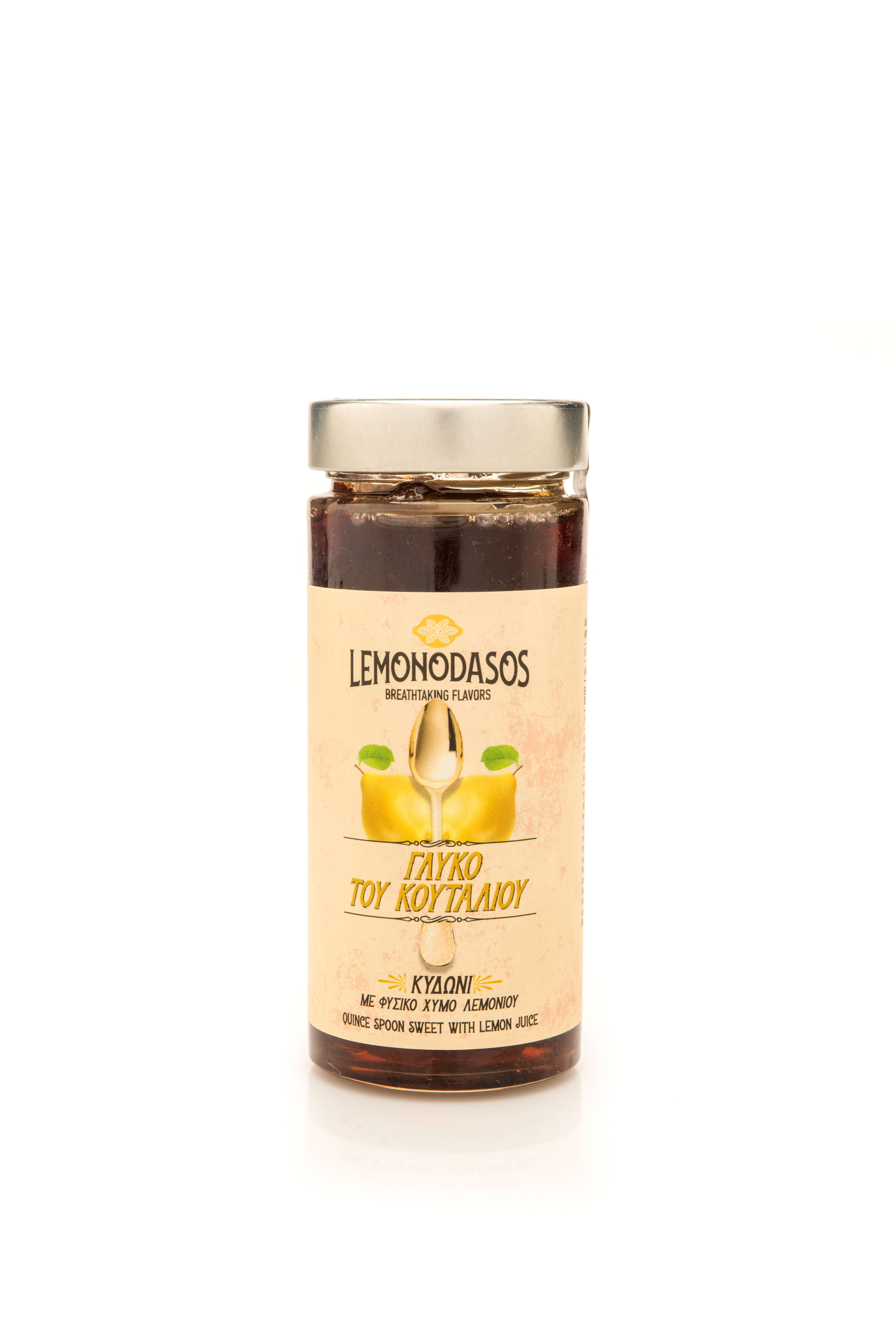 Sweet spoon quince with natural lemon juice