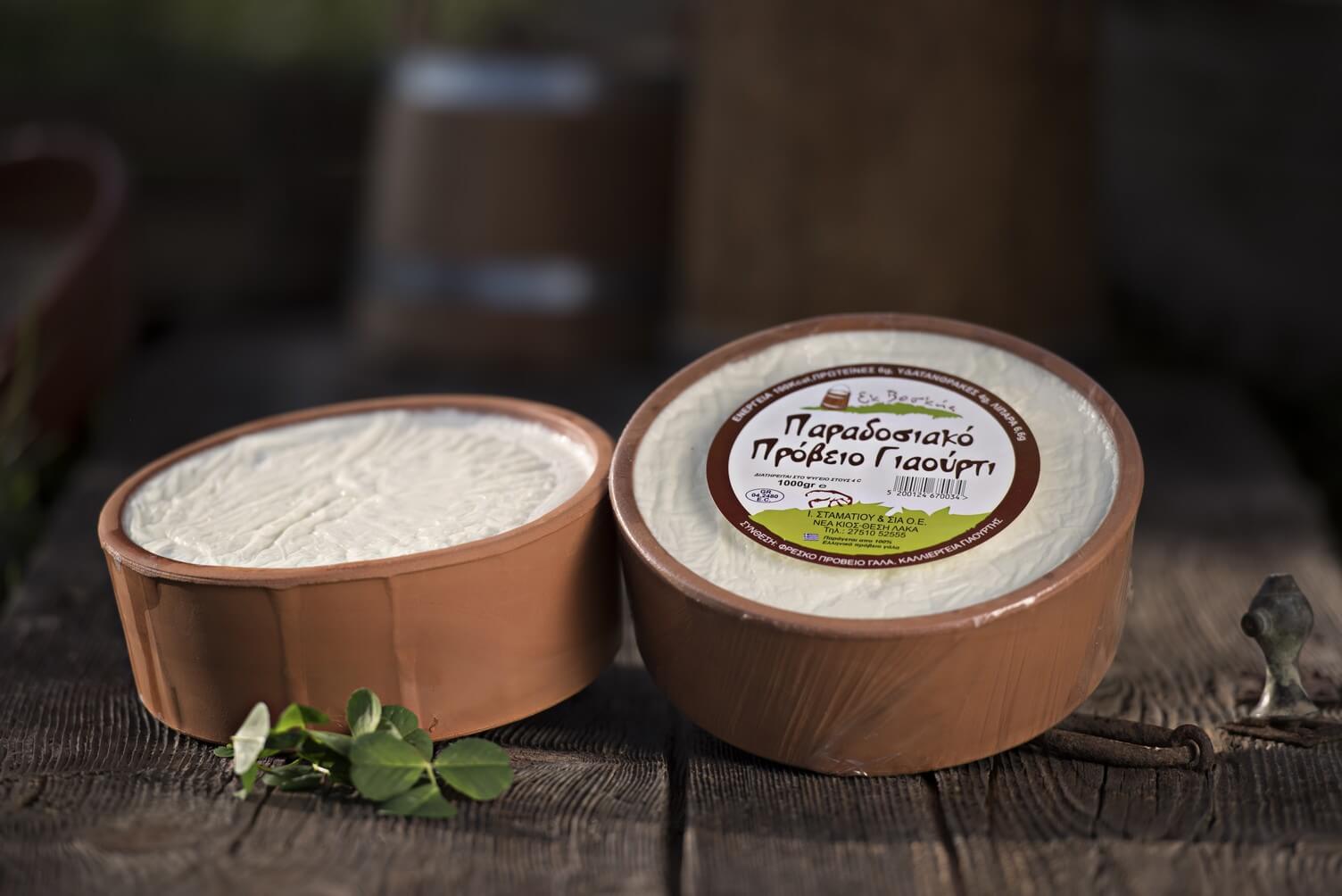 Παραδοσιακό πρόβειο γιαούρτι