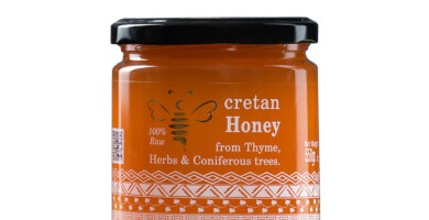 ΚΡΗΤΙΚΟ ΜΕΛΙ ΜΕ ΘΥΜΑΡΙ & ΒΟΤΑΝΑ Φωτογραφία 