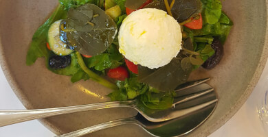 TINIAKES GEUSEIS Photo 1