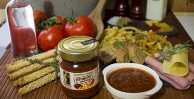 Homemade HOT TOMATO sauce