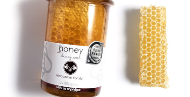 Honey with honeycomb