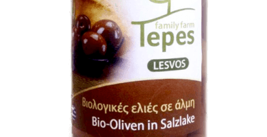 Organic olives in brine with chili flakes (boukovo)