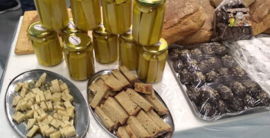 TRADITIONAL CHEESE IN OIL