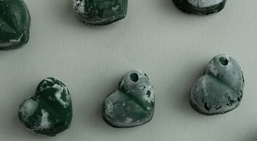 Φρεσκοκατεψυγμένη spirulina σε σχήμα καρδούλας Φωτογραφία 
