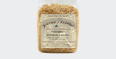 τραχανάς με άνυδρο ντοματάκι Χιου,τραχανοχόρτι και αγελαδινό γιαούρτι