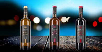 ΗΜΙΓΛΥΚΟΣ ΕΡΥΘΡΟΣ ΟΙΝΟΣ Φωτογραφία 