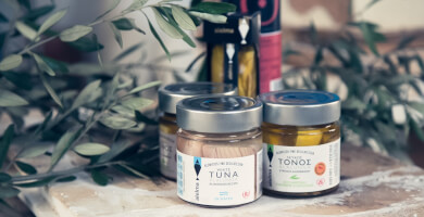 WHITE TUNA ALALUNGA IN WATER Photo 