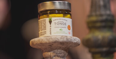 ΛΕΥΚΟΣ ΤΟΝΟΣ ΑΛΟΝΝΗΣΟΥ ΠΙΚΑΝΤΙΚΟΣ ΣΕ ΕΞΑΙΡΕΤΙΚΟ ΠΑΡΘΕΝΟ ΕΛΑΙΟΛΑΔΟ Φωτογραφία 