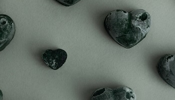 Φρεσκοκατεψυγμένη spirulina σε σχήμα καρδούλας Φωτογραφία 