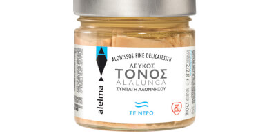 WHITE TUNA ALALUNGA IN WATER