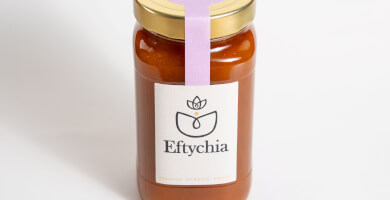 Organic honey from pine trees, ivy and heather flowers Photo 