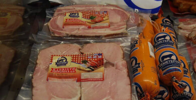 Μπριζόλες καπνιστές και παριζάκι